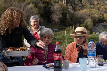 Dinar de germanor dels padrins que han portat l'hort de la Margineda