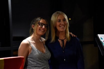 Laia Bautista Servat, amb 'L'evolució del Carnaval a Encamp', ha rebut l'accèssit del Premi Principat d'Andorra d'investigació històrica dotat pel Consell General de les Valls d'Andorra, entregat per la subsíndica Sandra Codina.