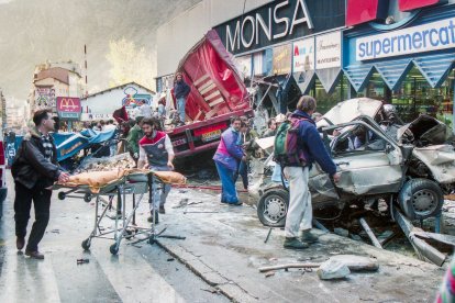 El camió va impactar contra un supermercat deixant nou morts i 45 ferits