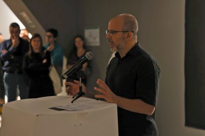 Martín Blanco el dia de la inaguració de la mostra.