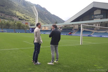 El president, Ferran Vilaseca, i el director esportiu, Jaume Nogués, a l’Estadi Nacional.