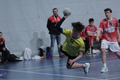 La selecció juvenil d’handbol, a Blanes.