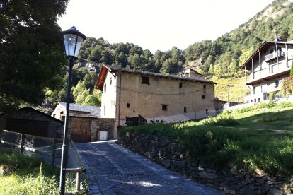 Camí a Segudet per accedir als habitatges.