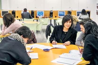 Usuaris al centre de català d’Escaldes.