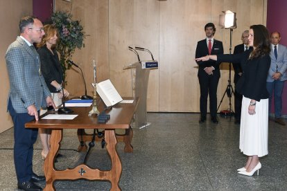 Noelia Souque en la jura com a secretària d’Estat d’Afers Financers.