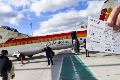 Un avió a l’aeroport.