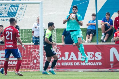 Oier, en el partit al camp del Tarassona.