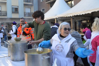 Repartint les racions a la capital