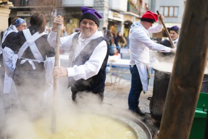 Remenar bé l'escudella perquè estigui bona