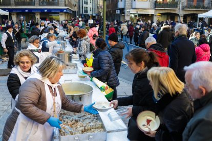 Repartint les racions d'escudella