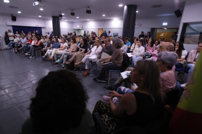 L’assemblea del comitè, amb Fabra a la primar fila.