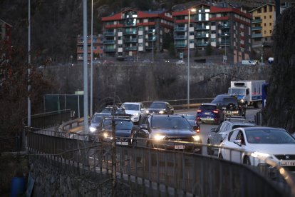 Retencions d'entrada a Escaldes per Encamp a causa dels talls