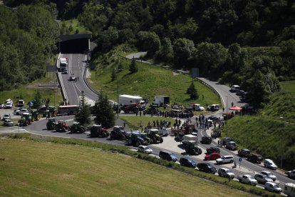 La rotonda d’accés a la Farga de Moles en una protesta agrícola.