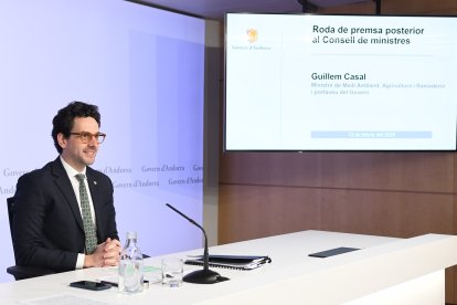 El ministre Guillem Casal a l'inici de la roda de premsa d'aquesta tarda