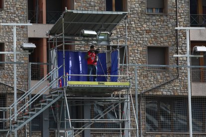 Càmera de televisió a l’Estadi Nacional, la seu que acollirà la cerimònia d’obertura dels Jocs dels Petits Estats.