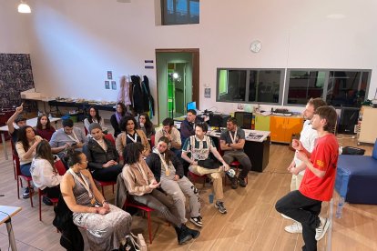 Els assistents presencials a l'assemblea Jove del Fòrum de la Joventut