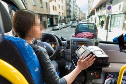 Una conductora d’autobús.