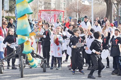 Els escolars ja li han donat la benvinguda amb les típiques rues