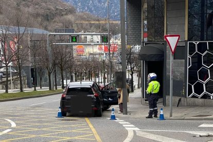 El vehicle accidentat aquest matí a la rotonda del Km. 0