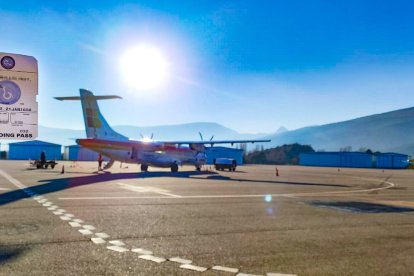 Un avió d’Air Nostrum a l’aeroport.