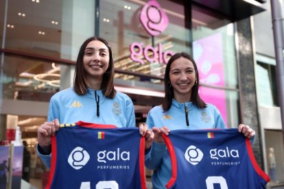 Les jugadores Lies Bosma i Gemma Soler.