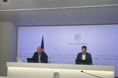 Xavier Campuzano i Joan Micó han presentat l'enquesta sobre l'ús de dispositius digitals a les aules