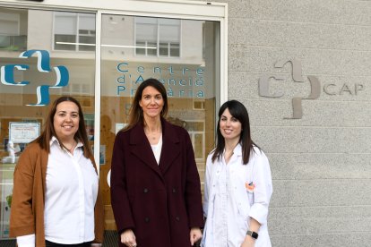 Noemí Morell, Cristina Pérez i Maria Crespo al CAP de Santa Coloma aquest matí