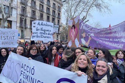 Les membres d’Acció Feminista a la marxa de Barcelona, ahir.