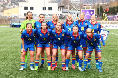 La selecció femenina sub 17, en l'anterior partit contra Albània
