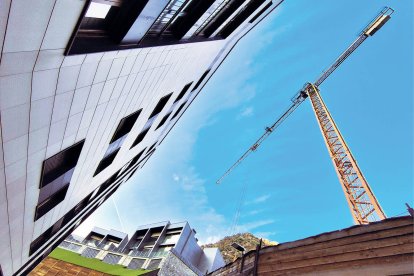 El conjunt residencial als Vilars amb nou cases.