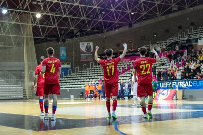 Els tricolors celebrant l’1 a 0 de Christian Regalo.