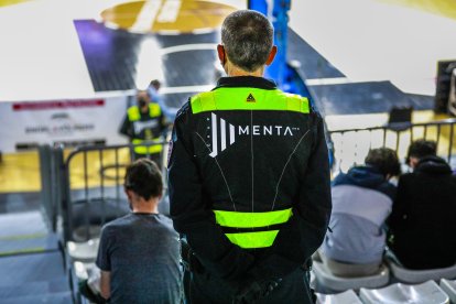 Un vigilant de seguretat de l’empresa Menta.