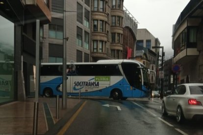 L'autobús atravessat