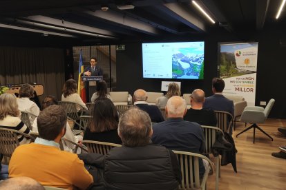 El ministre de Medi Ambient, Guillem Casal, durant la celebració de la taula rodona ‘Gestió i ús de l’aigua’
