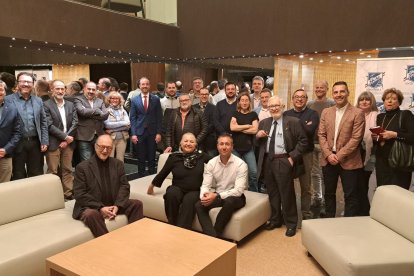 Membres de l'Skal Club d'andorra amb el ministre de turisme i comerç, Jordi Torres