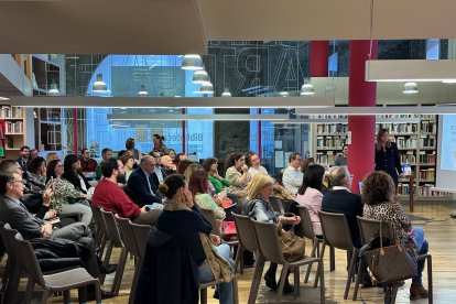 El public assistent a la segona edició del 'Què llegim aquest Sant Jordi?'