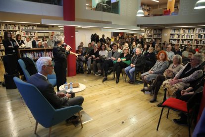 Assistents a la presentació de la novel·la de Frank Garcia