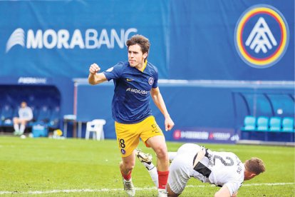 El central Marc Bombardó celebra el gol de la victòria de l’FC Andorra davant el Tarassona, ahir.
