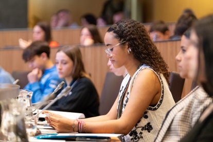 L’alumna Elisé Cassione al Consell dels Joves.