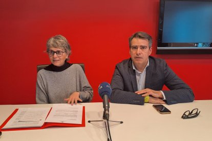 Susanna Vela i David Pérez a la roda de premsa del PS sobre la modificació de la llei de nacionalitat