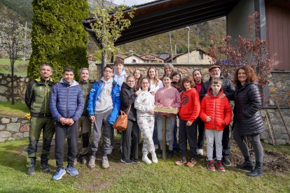 Plantació d'arbres dels alumnes de l'Escola Verda d'Encamp