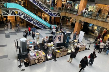 La mostra de productes agrícoles i artesans a l'Illa Carlemany durant la Setmana Santa.