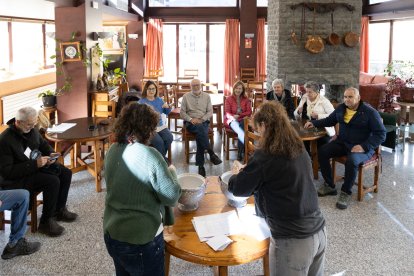 Un moment del sorteig dels horts socials d'Ordino.