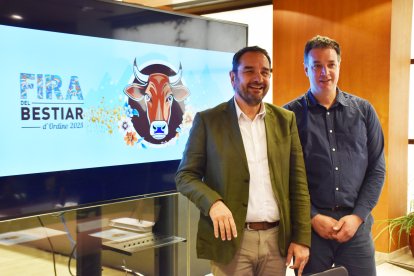 El cònsol menor d'Ordino, Eduard Betriu, i el conseller de Turisme, Esports i Dinamització, Jordi Serracanta, durant la presentació de la 5a edició de la Fira del Bestiar.