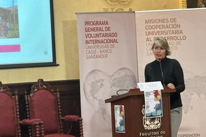La presidenta de Cooperand, Carla Riestra, a la Universitat de Cadis.
