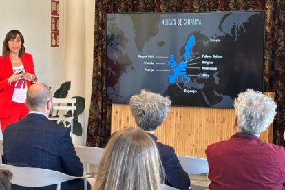 La directora de màrqueting, Noemí Pedra, durant la presentació de la campanya d'estiu d'Andorra Turisme.