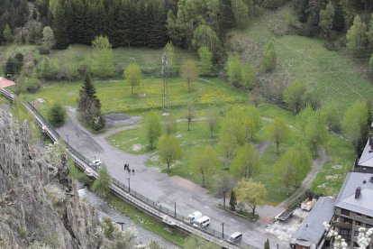 El terreny de l’antic càmping Pla, des d’on sortirà el telefèric.