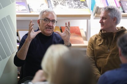 L’autor Xavier Pla i Marc Recha durant l’acte.