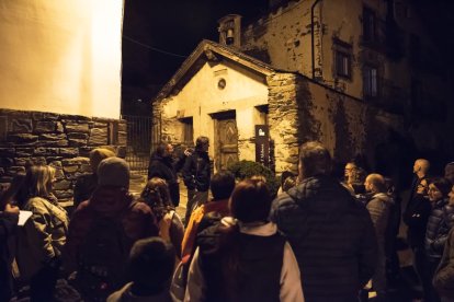 Els visitants, a punt d’entrar a Sant Antoni de l’Aldosa.