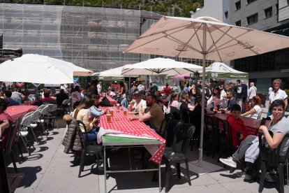Desenes de persones a la Fira d'Abril de Sant Julià
